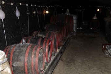 Hungrie Privát Egerszalók, Extérieur